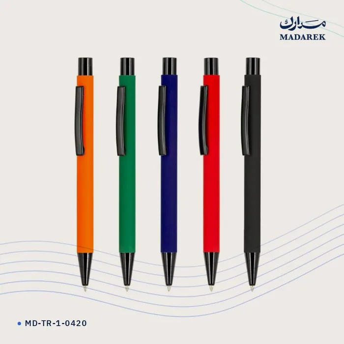 قلم حبر جاف — معدن · ملمس مطاطي
